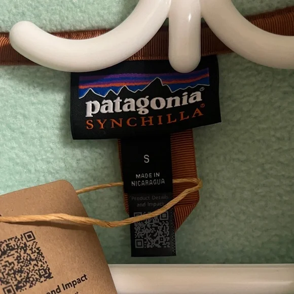 Patagonia Light Green Fleece with Blue Trim - Picture 6 of 6